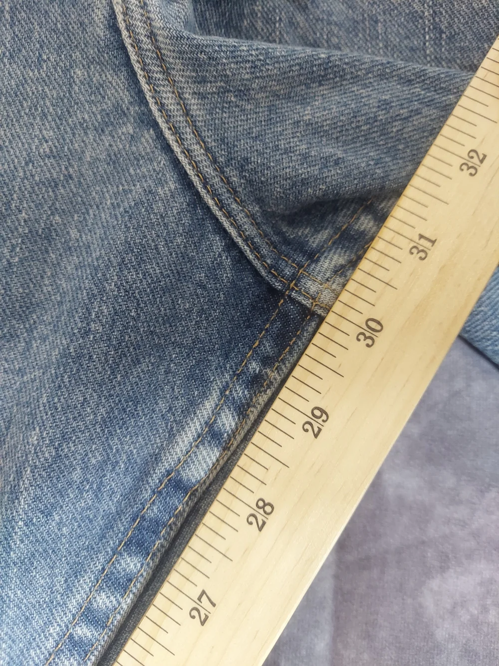 Wrangler Men's Relaxed Fit Jeans Light Wash Big & Tall Size 48x30 W/ Repairs VGC